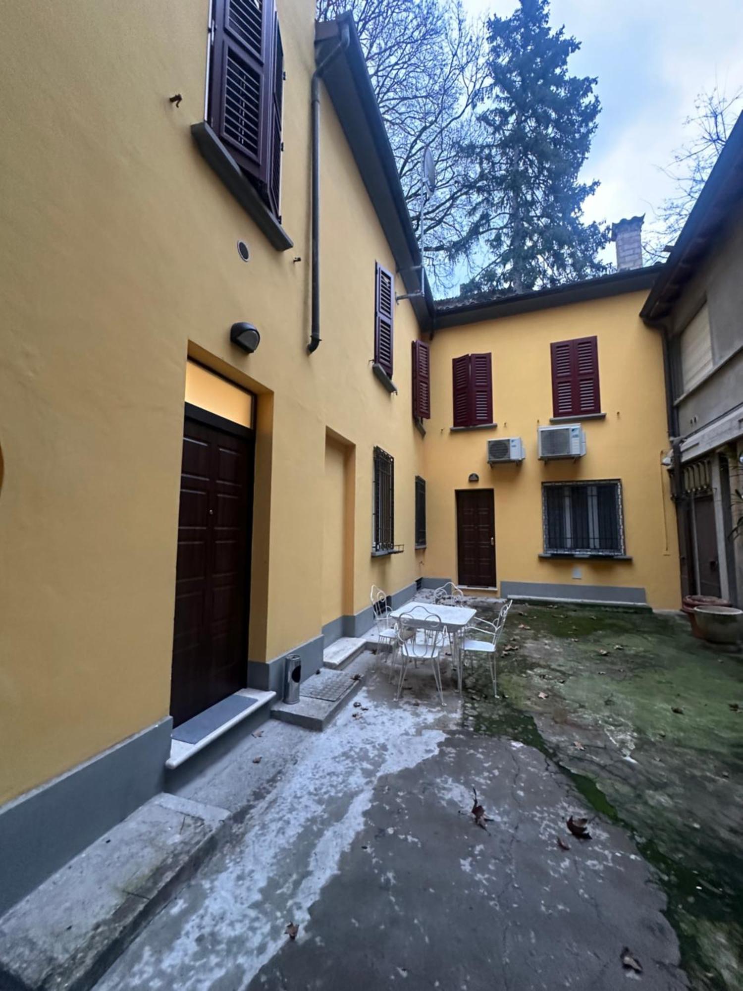 Residenza Pezzani Wisma tamu Parma